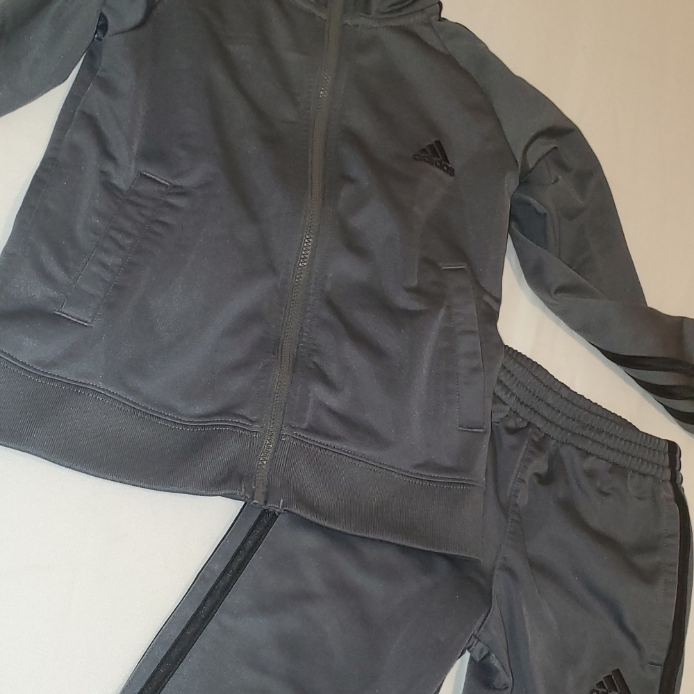 Adidas - Picture 4 of 5